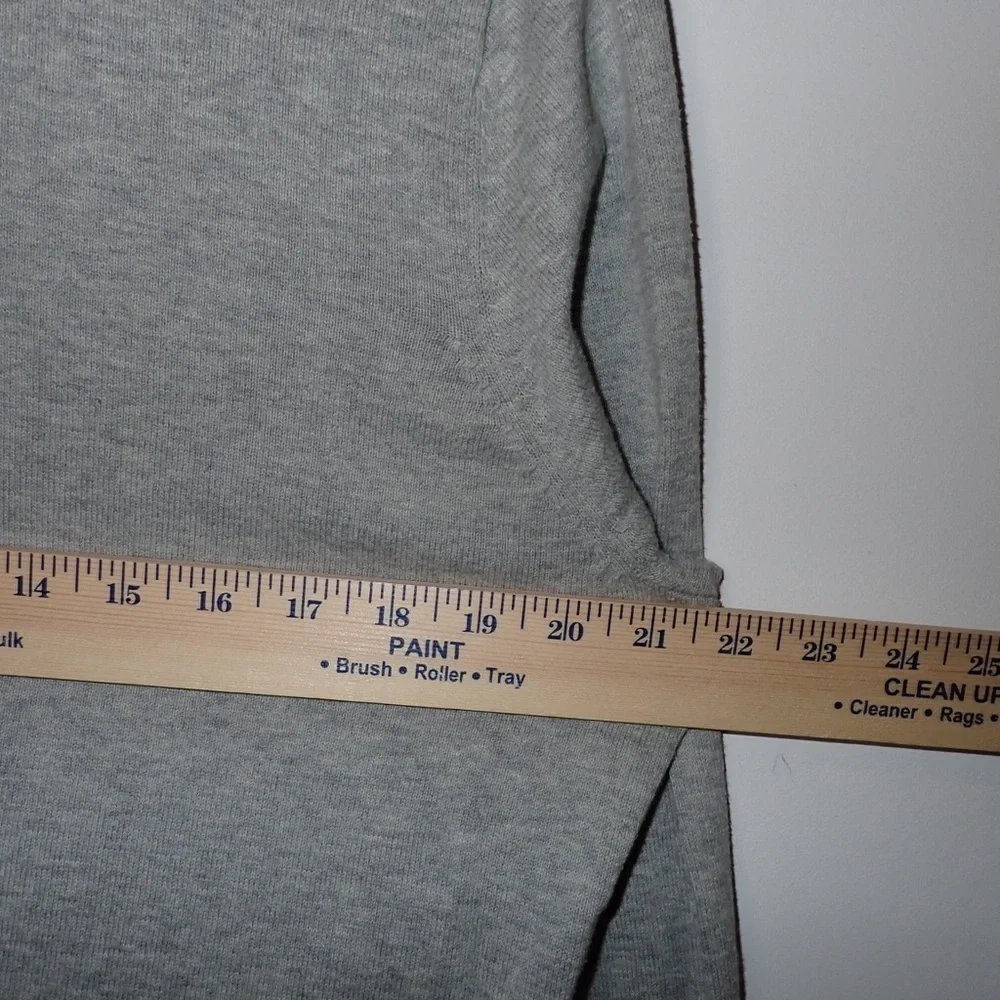 Izod Men's V-Neck Gray Sweater with Turquoise and White Diamond Pattern size XL